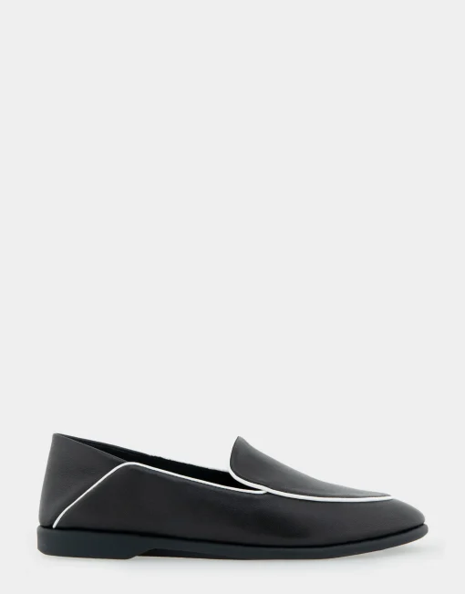Comfortable Women's Collapsible Back Loafer in Black Leather
