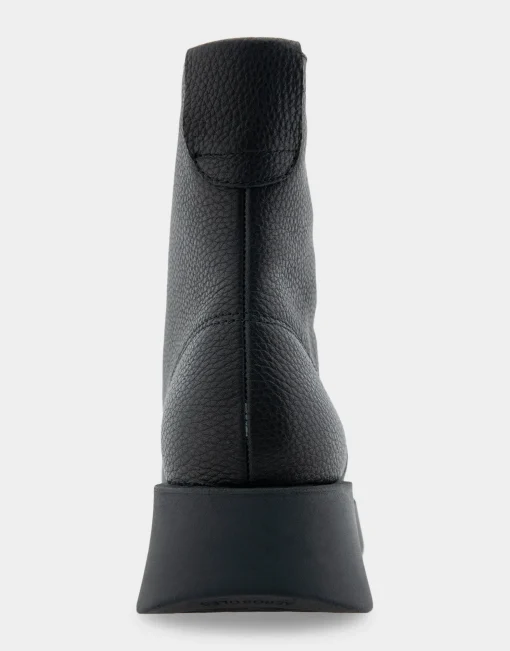 Comfortable Women's Flexible Molded Unit Front Zip Bootie in Black Pebbled Leather