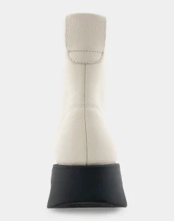 Comfortable Women's Flexible Molded Unit Front Zip Bootie in Eggnog Pebbled Leather