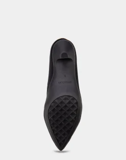Comfortable Women's Point Toe Kitten Heel Pump in Black Stretch Gabardine Fabric