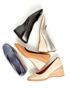 Comfortable Women's Sculpted Wedge Pump in Navy Leather
